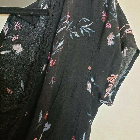 Kendall & Kylie Black With Floral Design Romper - Picture 6 of 9